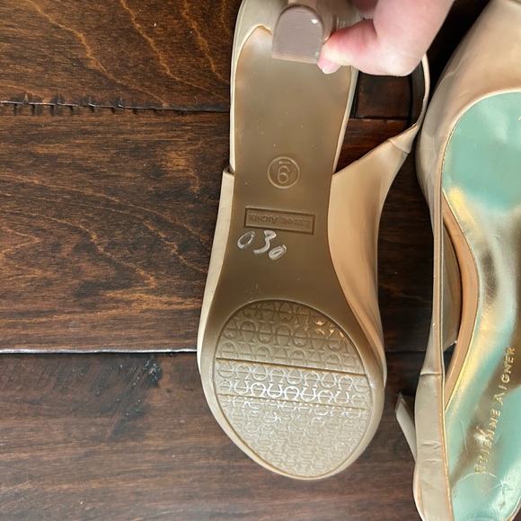Etienne Aigner nude patent leather slingback heels - Picture 5 of 5